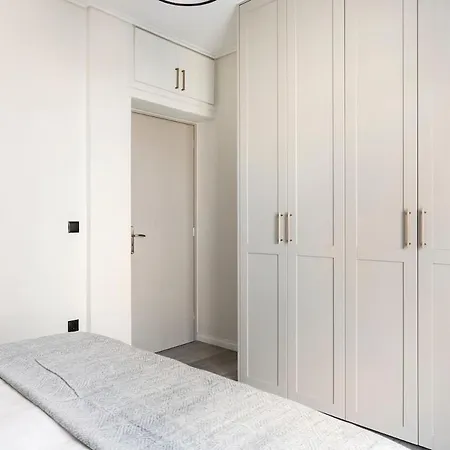 Luxury 3-bd With 80sqm Balcony In Glifada Apartment *
